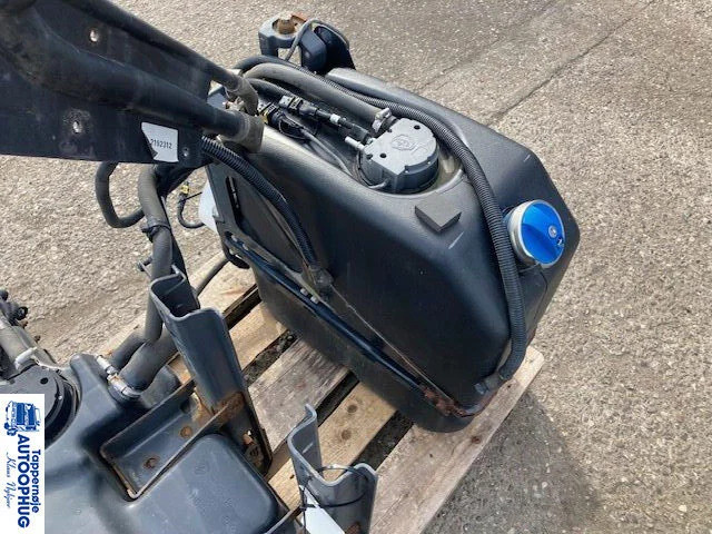 Scania adblue tank – reductant tank Scania 2919673 - Nádrž na AdBlue pre Nákladné auto: obrázok 2 Scania adblue tank – reductant tank Scania 2919673 - Nádrž na AdBlue pre Nákladné auto: obrázok 2