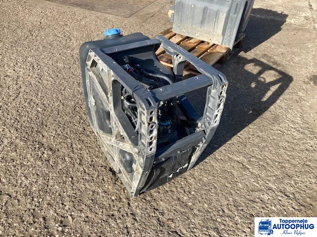 Volvo Adblue tank 21645367 – 23251720 - Nádrž na AdBlue pre Nákladné auto: obrázok 3 Volvo Adblue tank 21645367 – 23251720 - Nádrž na AdBlue pre Nákladné auto: obrázok 3