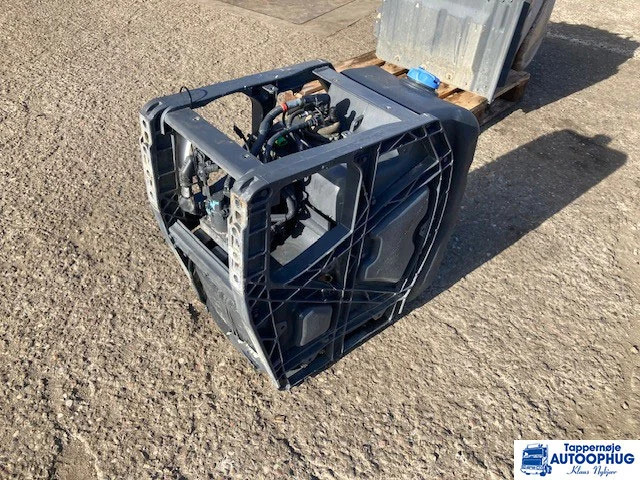 Volvo Adblue tank 21645367 – 23251720 - Nádrž na AdBlue pre Nákladné auto: obrázok 4 Volvo Adblue tank 21645367 – 23251720 - Nádrž na AdBlue pre Nákladné auto: obrázok 4