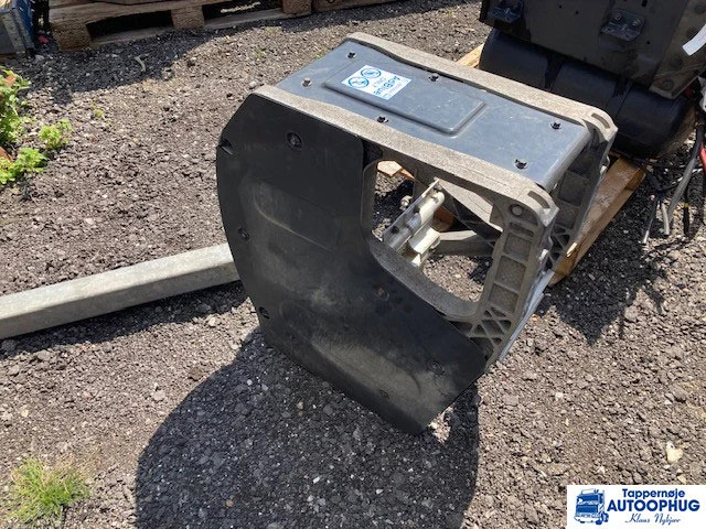 Volvo Adblue tank beslag – Volvo 22080280 – Volvo 22080281 - Nádrž na AdBlue pre Nákladné auto: obrázok 2 Volvo Adblue tank beslag – Volvo 22080280 – Volvo 22080281 - Nádrž na AdBlue pre Nákladné auto: obrázok 2