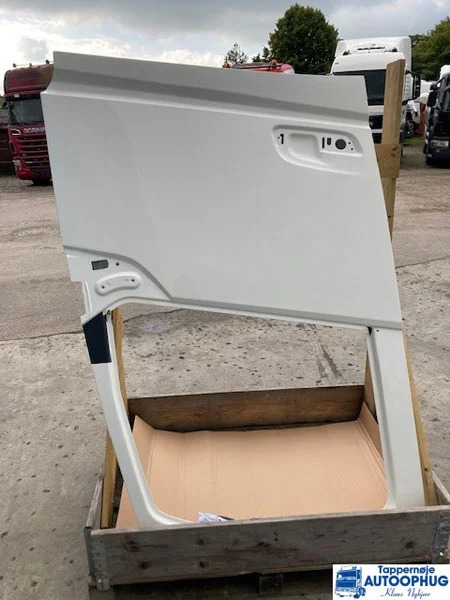 Volvo FH4 dør / door P/N: 82183078 - Karoséria a exteriér pre Nákladné auto: obrázok 1 Volvo FH4 dør / door P/N: 82183078 - Karoséria a exteriér pre Nákladné auto: obrázok 1