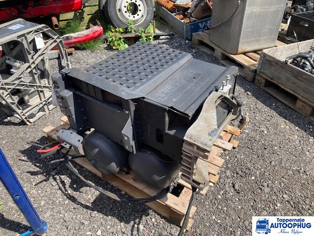 Volvo batterikasse – Volvo battery box – Volvo 22899979 - Karoséria a exteriér pre Nákladné auto: obrázok 3 Volvo batterikasse – Volvo battery box – Volvo 22899979 - Karoséria a exteriér pre Nákladné auto: obrázok 3