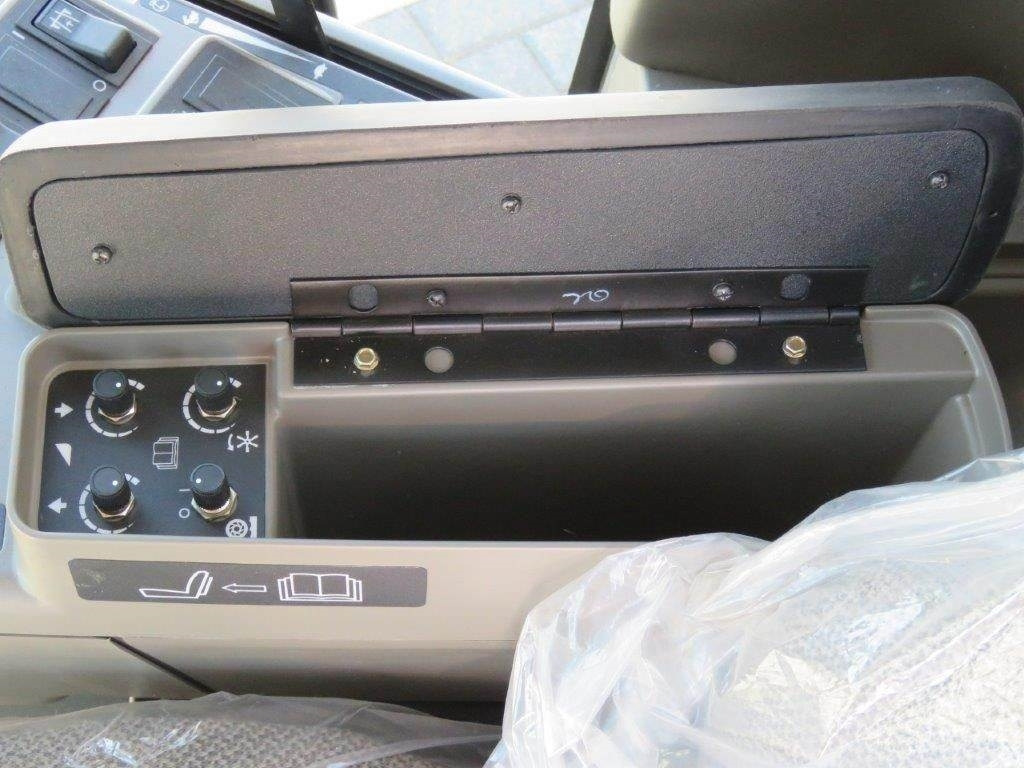 Kabína pre Stavebné stroje Case AFX: obrázok 22