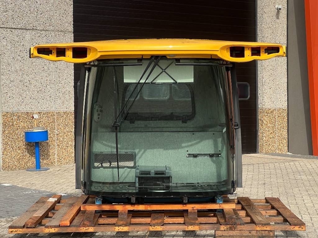 New Holland Cabine - New Holland CR8070, CR8080, CR9070, CR908 - Příslušenstvo na kombajn: obrázok 3 New Holland Cabine - New Holland CR8070, CR8080, CR9070, CR908 - Příslušenstvo na kombajn: obrázok 3