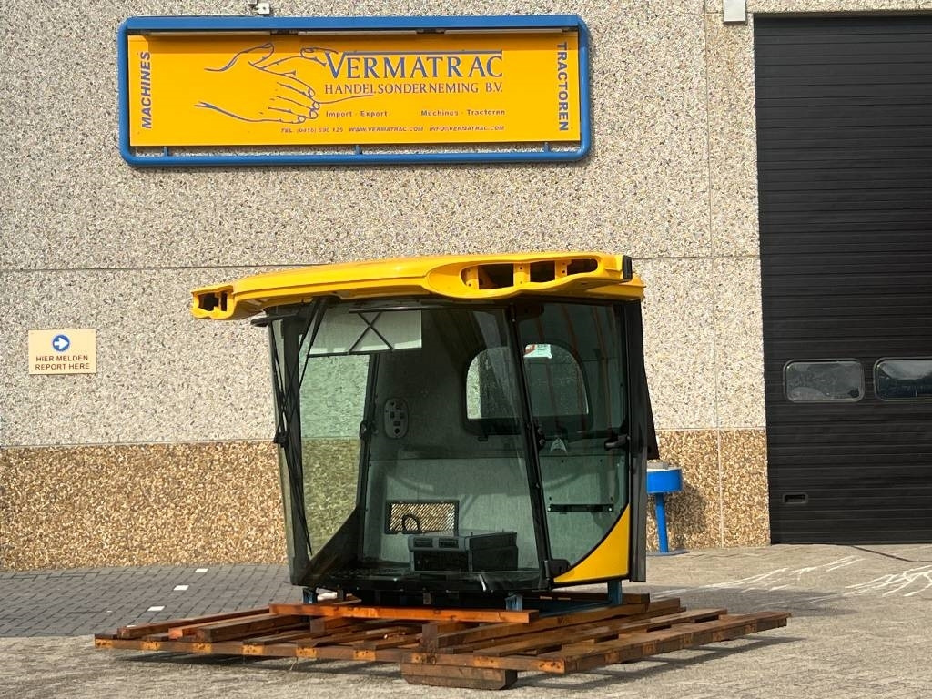 New Holland Cabine - New Holland CR8070, CR8080, CR9070, CR908 - Příslušenstvo na kombajn: obrázok 1 New Holland Cabine - New Holland CR8070, CR8080, CR9070, CR908 - Příslušenstvo na kombajn: obrázok 1