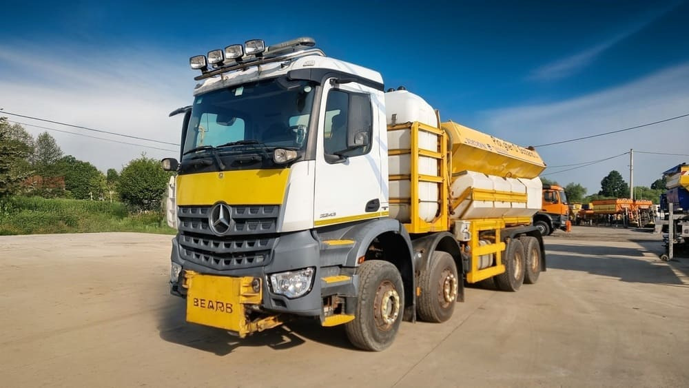 MERCEDES-BENZ AROCS 3243 8x4 | Euro 6 | Piaskarko Solarka Econ 12m³ - Vozidlo na odpratávanie snehu: obrázok 1 MERCEDES-BENZ AROCS 3243 8x4 | Euro 6 | Piaskarko Solarka Econ 12m³ - Vozidlo na odpratávanie snehu: obrázok 1