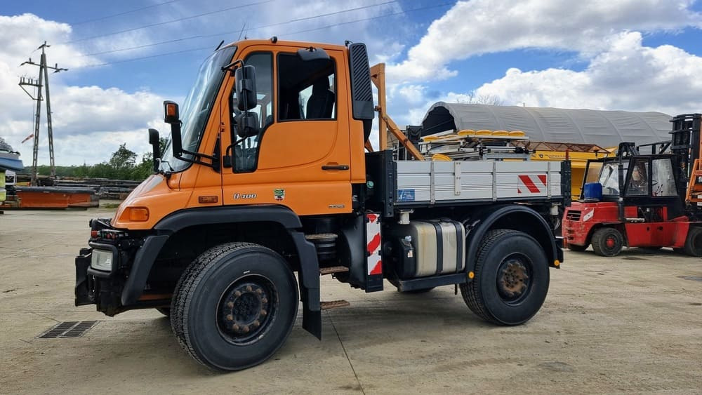 MERCEDES-BENZ Unimog U400 - Komunálny traktor: obrázok 4 MERCEDES-BENZ Unimog U400 - Komunálny traktor: obrázok 4