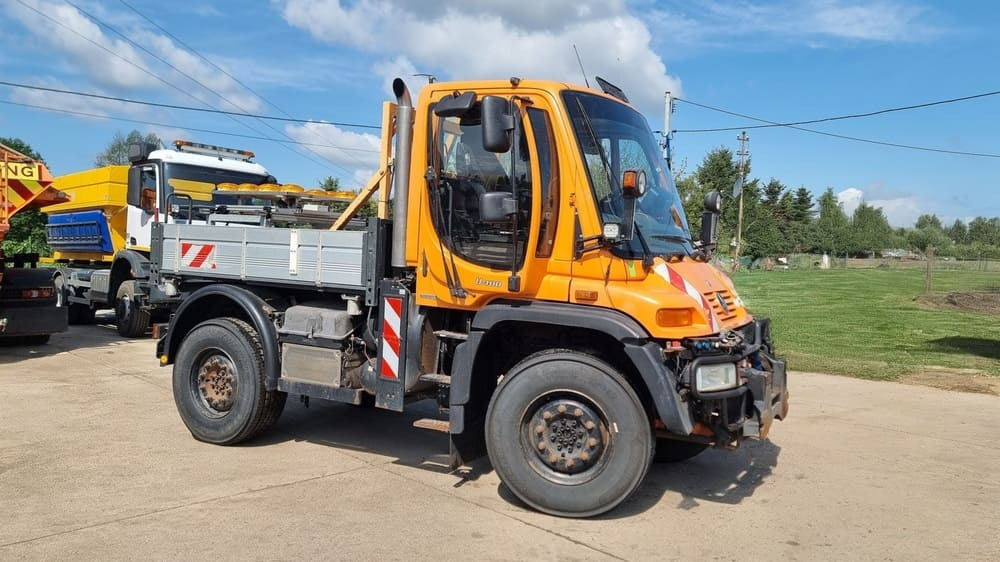 MERCEDES-BENZ Unimog U400 - Komunálny traktor: obrázok 2 MERCEDES-BENZ Unimog U400 - Komunálny traktor: obrázok 2