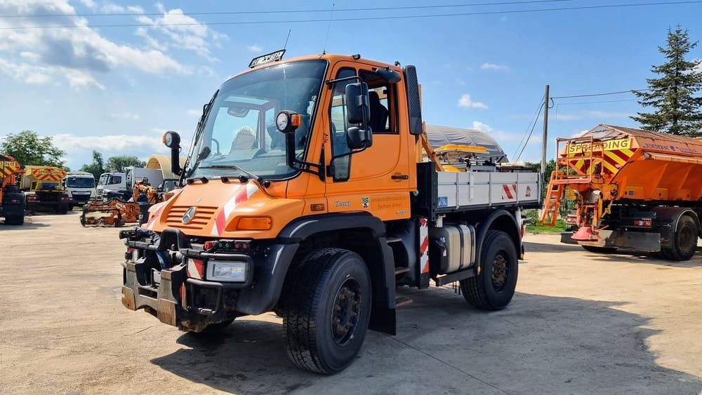 MERCEDES-BENZ Unimog U400 - Komunálny traktor: obrázok 1 MERCEDES-BENZ Unimog U400 - Komunálny traktor: obrázok 1