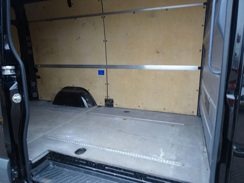 Volkswagen Crafter 2.0TDI 80KW L2H2 AIRCO Navigatie mooie bus - Malá dodávka: obrázok 4 Volkswagen Crafter 2.0TDI 80KW L2H2 AIRCO Navigatie mooie bus - Malá dodávka: obrázok 4
