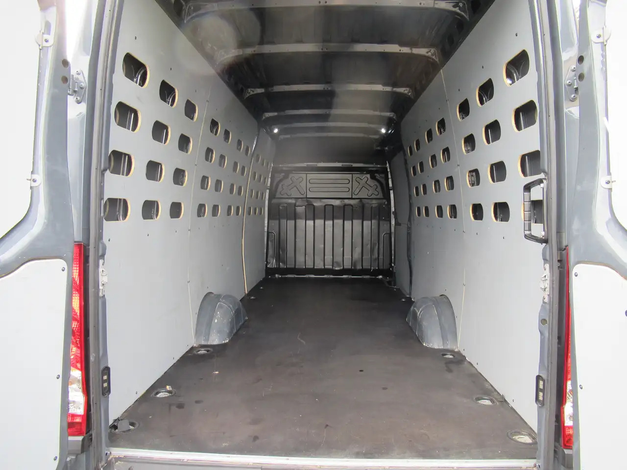 Iveco Daily L3h2 clim 23000€+tva/btw - Furgon: obrázok 5 Iveco Daily L3h2 clim 23000€+tva/btw - Furgon: obrázok 5