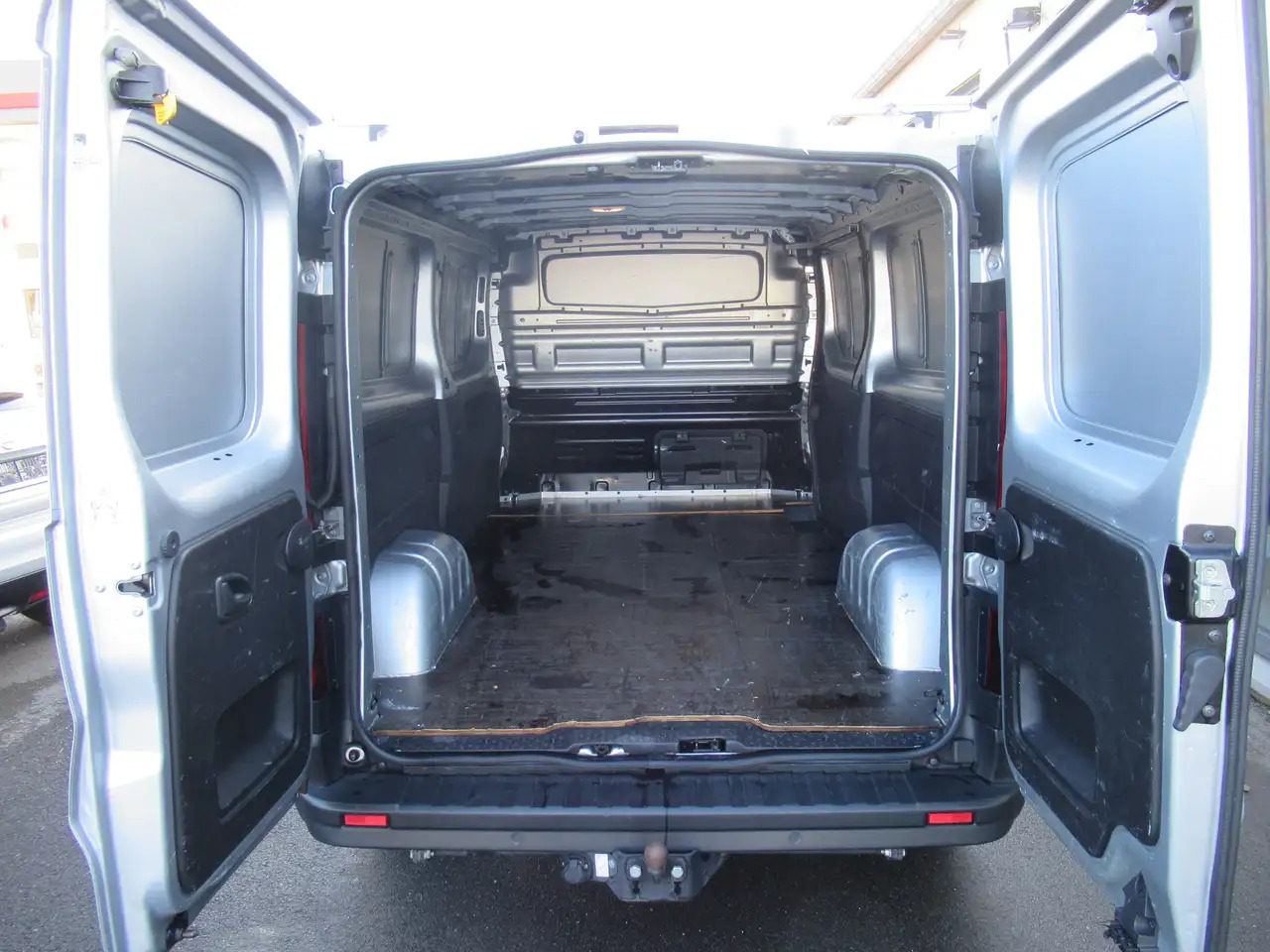 Nissan Primastar L2 150CV airco cruise navi cam 17900€+tva/btw - Furgon: obrázok 5 Nissan Primastar L2 150CV airco cruise navi cam 17900€+tva/btw - Furgon: obrázok 5