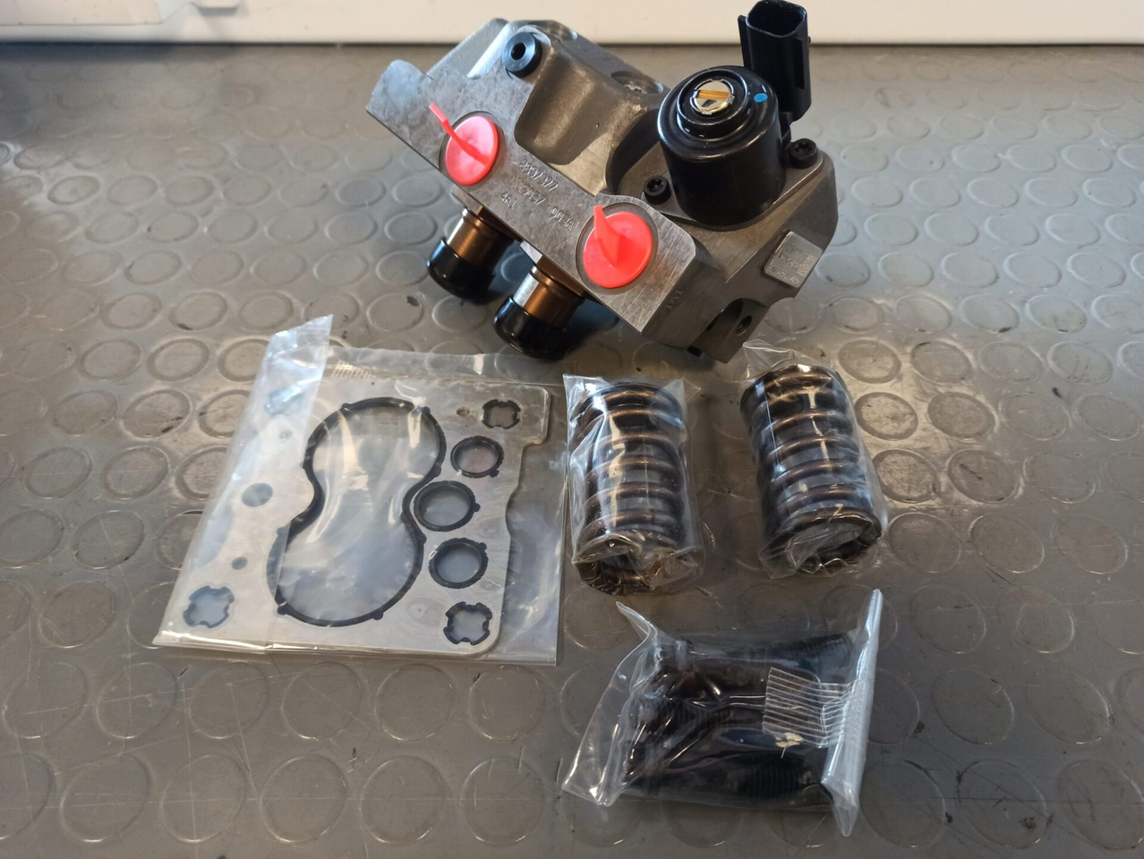 SCANIA FUEL PUMP HEAD - 2097382 - Palivové čerpadlo pre Nákladné auto: obrázok 1 SCANIA FUEL PUMP HEAD - 2097382 - Palivové čerpadlo pre Nákladné auto: obrázok 1