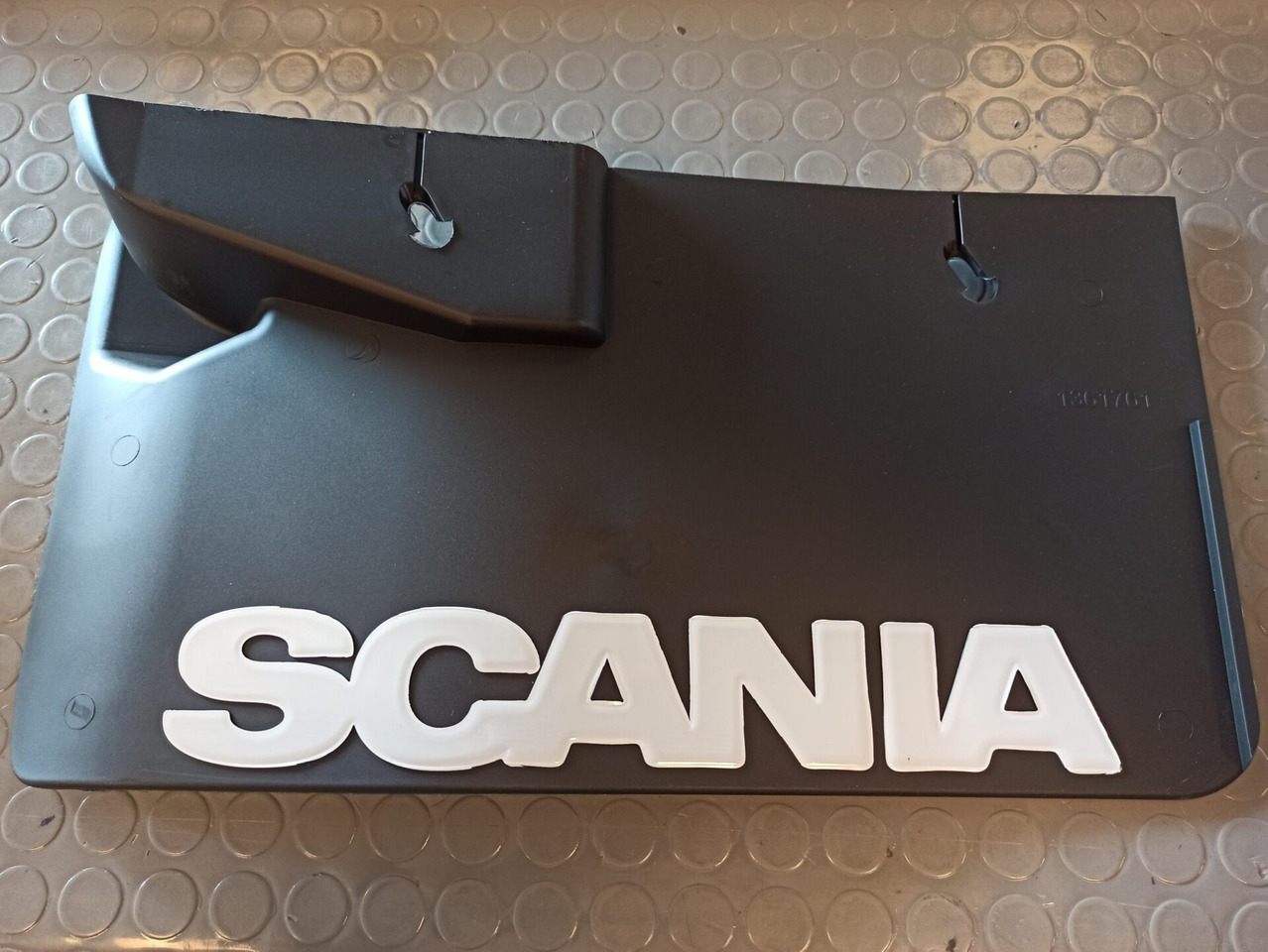 SCANIA MUDFLAP 144L - 1361761 - Blatník pre Nákladné auto: obrázok 1 SCANIA MUDFLAP 144L - 1361761 - Blatník pre Nákladné auto: obrázok 1
