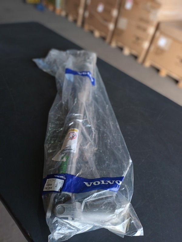 VOLVO STEERING SHAFT - 82397847 - Prevodovka a diely pre Nákladné auto: obrázok 1 VOLVO STEERING SHAFT - 82397847 - Prevodovka a diely pre Nákladné auto: obrázok 1