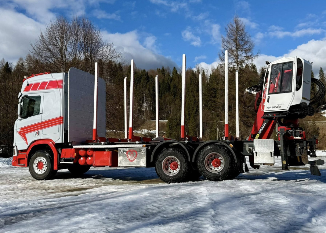 SCANIA R580 - Nákladné vozidlo na prepravu dreva: obrázok 3 SCANIA R580 - Nákladné vozidlo na prepravu dreva: obrázok 3