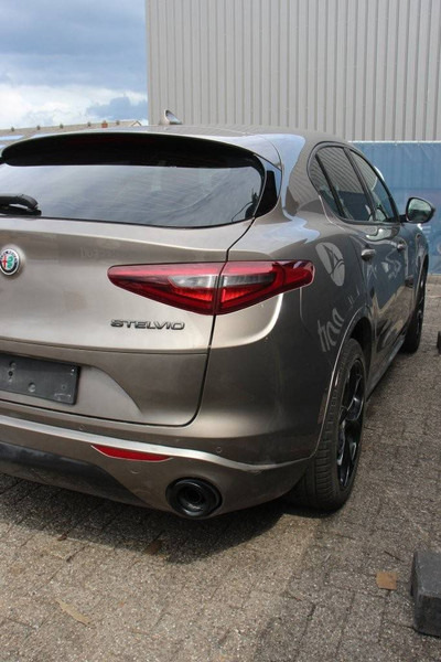 Alfa Romeo Stelvio - Automobil: obrázok 5 Alfa Romeo Stelvio - Automobil: obrázok 5