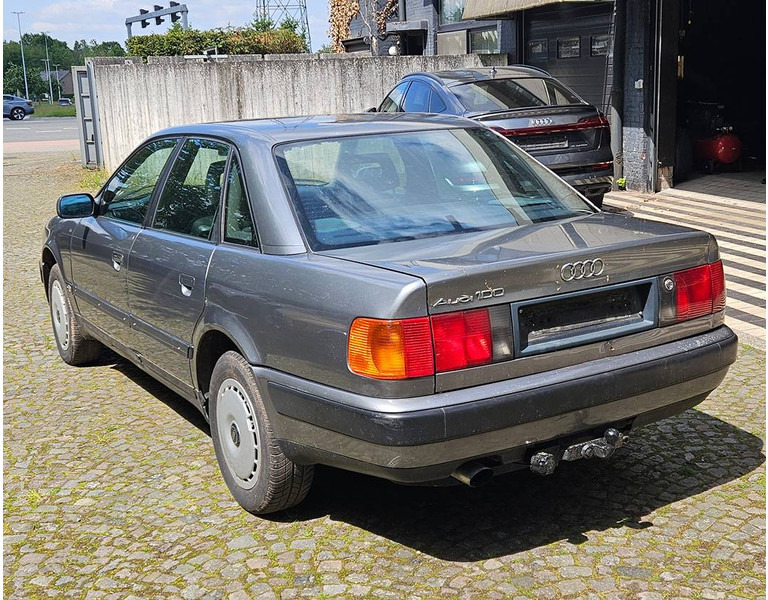 Audi 100 2.4D - Sedan: obrázok 4 Audi 100 2.4D - Sedan: obrázok 4
