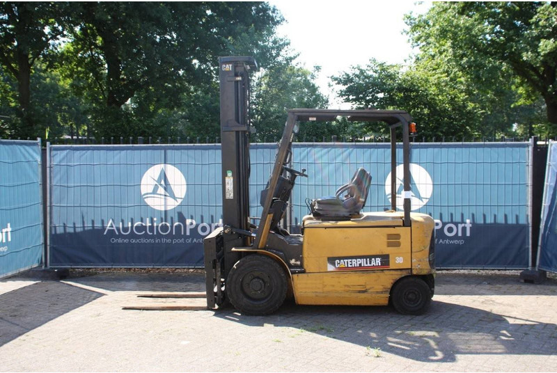 Caterpillar EP30K - Elektrický vysokozdvižný vozík: obrázok 2 Caterpillar EP30K - Elektrický vysokozdvižný vozík: obrázok 2