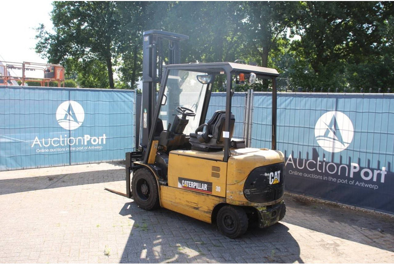 Caterpillar EP30K - Elektrický vysokozdvižný vozík: obrázok 3 Caterpillar EP30K - Elektrický vysokozdvižný vozík: obrázok 3