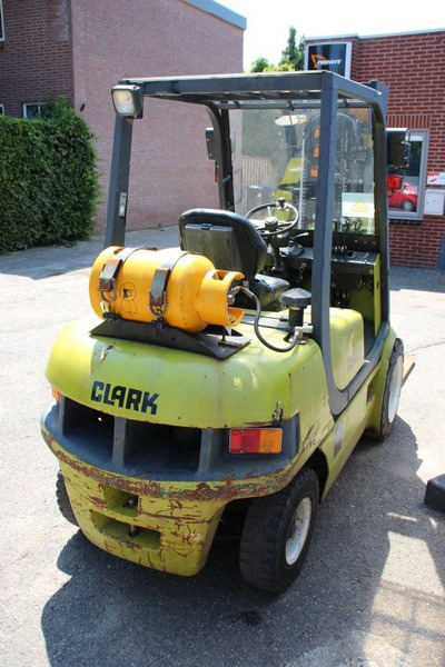 Clark - Plynový vysokozdvižný vozík: obrázok 5 Clark - Plynový vysokozdvižný vozík: obrázok 5