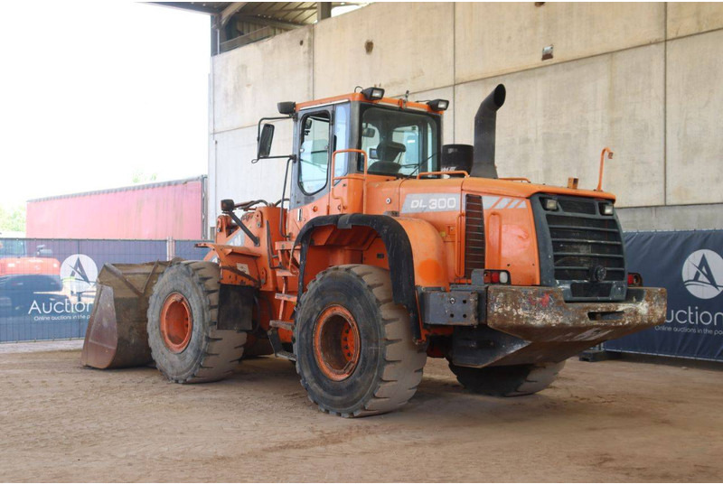 Doosan DL300 - Kolesový nakladač: obrázok 3 Doosan DL300 - Kolesový nakladač: obrázok 3
