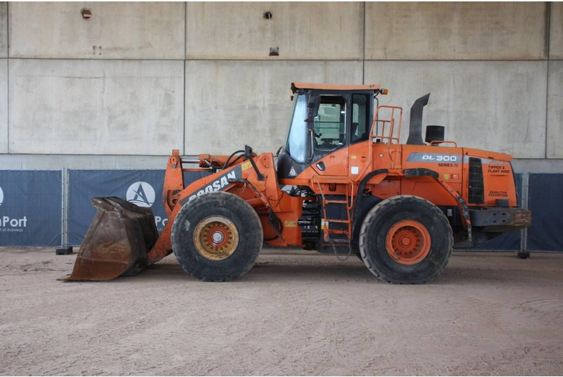 Doosan DL300 Series III - Kolesový nakladač: obrázok 2 Doosan DL300 Series III - Kolesový nakladač: obrázok 2