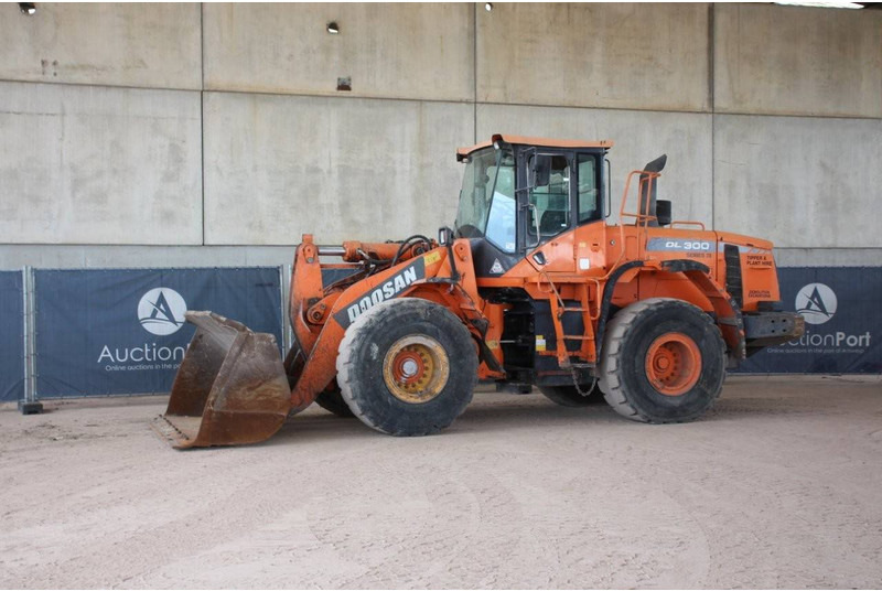 Doosan DL300 Series III - Kolesový nakladač: obrázok 1 Doosan DL300 Series III - Kolesový nakladač: obrázok 1