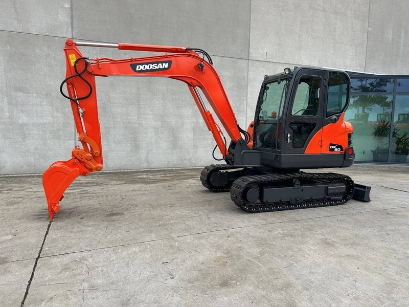 Doosan DX60 - Pásové rýpadlo: obrázok 1 Doosan DX60 - Pásové rýpadlo: obrázok 1