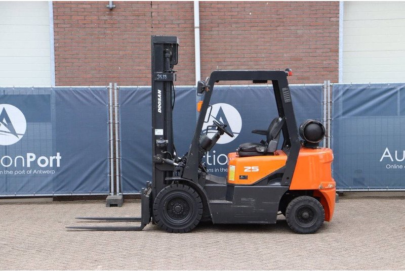 Doosan G25G - Plynový vysokozdvižný vozík: obrázok 2 Doosan G25G - Plynový vysokozdvižný vozík: obrázok 2