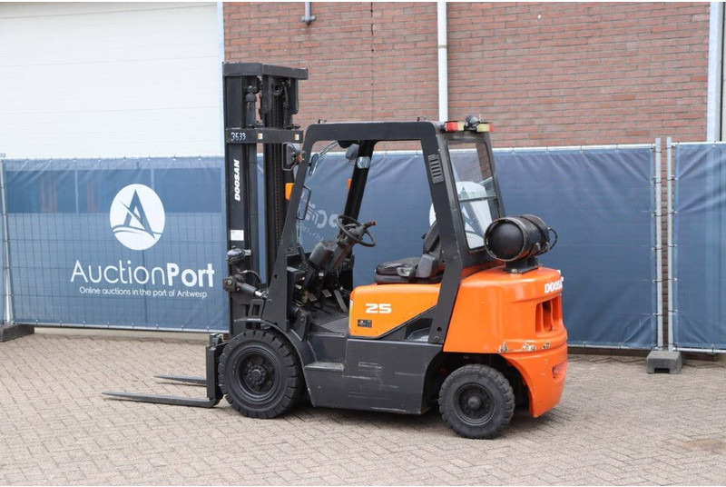 Doosan G25G - Plynový vysokozdvižný vozík: obrázok 3 Doosan G25G - Plynový vysokozdvižný vozík: obrázok 3