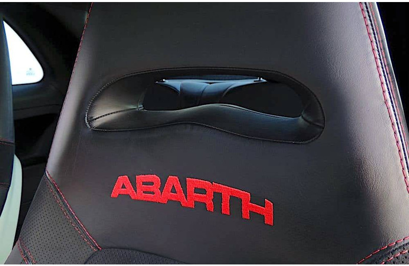 Fiat 500 Abarth Tributo Ferrari (limited 142/200) - Sedan: obrázok 5 Fiat 500 Abarth Tributo Ferrari (limited 142/200) - Sedan: obrázok 5