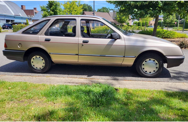 Ford Sierra 1.3 - Sedan: obrázok 3 Ford Sierra 1.3 - Sedan: obrázok 3