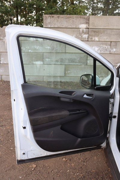 Furgon Ford Transit Courier: obrázok 17