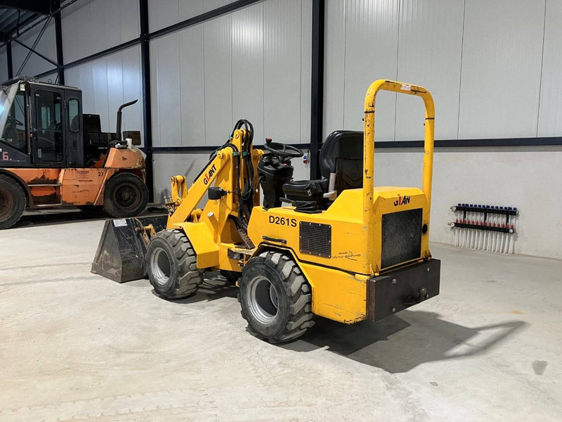 Giant D261S - Kolesový nakladač: obrázok 4 Giant D261S - Kolesový nakladač: obrázok 4