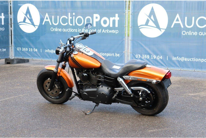 Harley-Davidson Dyna Fat Bob - Motocykel: obrázok 3 Harley-Davidson Dyna Fat Bob - Motocykel: obrázok 3