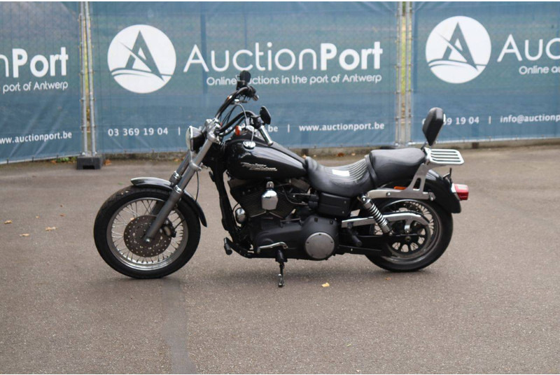Harley-Davidson Dyna Street Bob - Motocykel: obrázok 1 Harley-Davidson Dyna Street Bob - Motocykel: obrázok 1