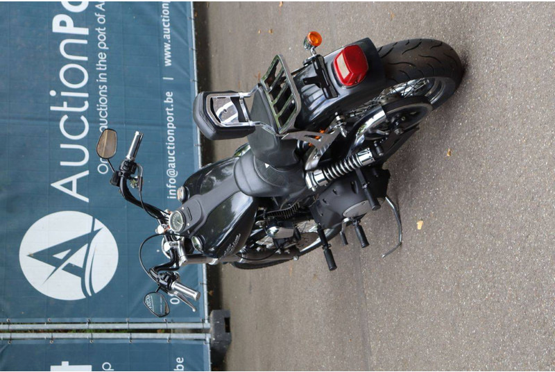 Harley-Davidson Dyna Street Bob - Motocykel: obrázok 4 Harley-Davidson Dyna Street Bob - Motocykel: obrázok 4