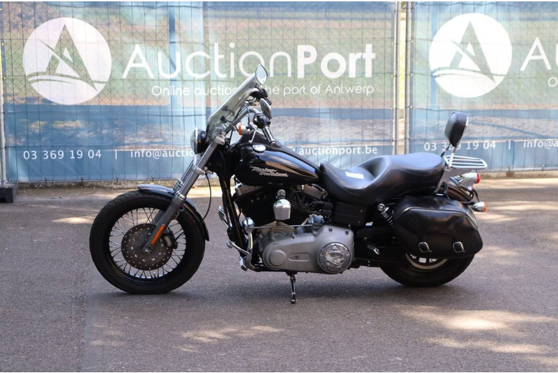 Harley-Davidson Dyna Street Bob - Motocykel: obrázok 1 Harley-Davidson Dyna Street Bob - Motocykel: obrázok 1