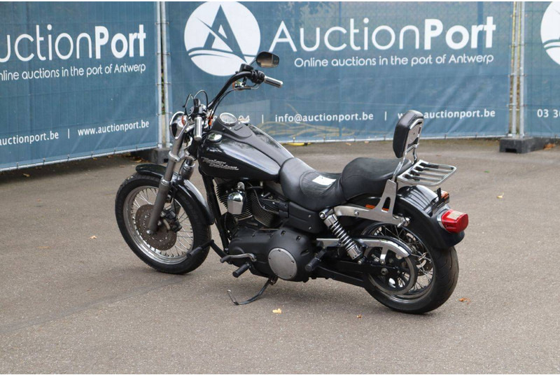 Harley-Davidson Dyna Street Bob - Motocykel: obrázok 3 Harley-Davidson Dyna Street Bob - Motocykel: obrázok 3