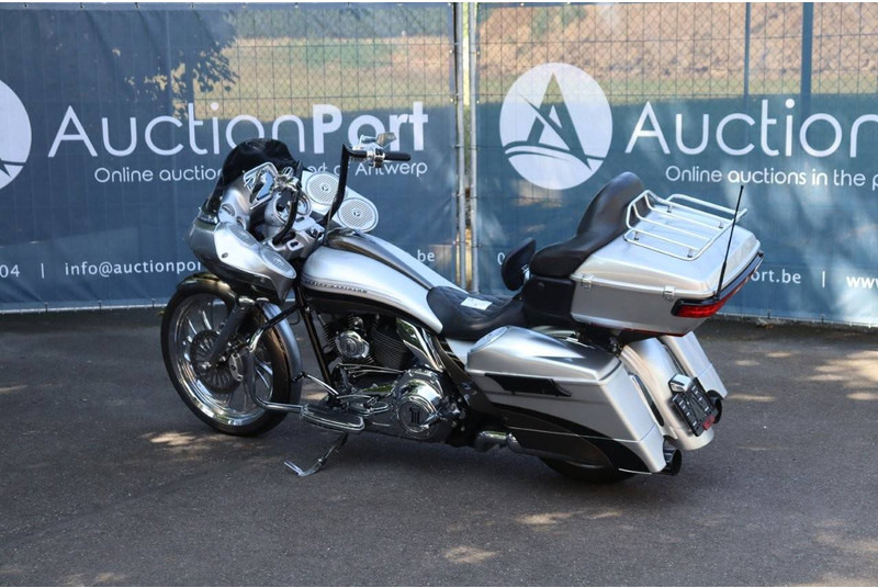 Harley-Davidson Road Glide CVO - Motocykel: obrázok 3 Harley-Davidson Road Glide CVO - Motocykel: obrázok 3
