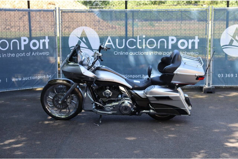 Harley-Davidson Road Glide CVO - Motocykel: obrázok 2 Harley-Davidson Road Glide CVO - Motocykel: obrázok 2