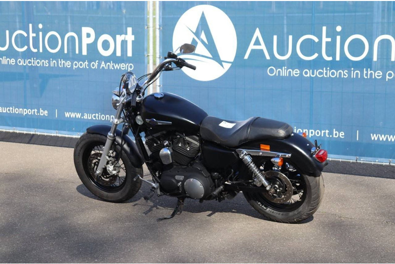 Harley-Davidson SPORTSTER XL1200 CUSTOM - Motocykel: obrázok 3 Harley-Davidson SPORTSTER XL1200 CUSTOM - Motocykel: obrázok 3