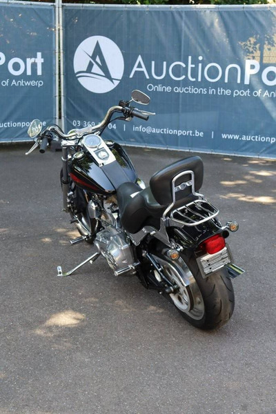 Harley-Davidson Softail Custom - Motocykel: obrázok 4 Harley-Davidson Softail Custom - Motocykel: obrázok 4
