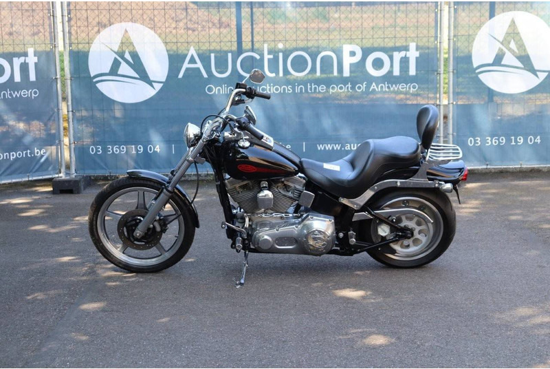 Harley-Davidson Softail Custom - Motocykel: obrázok 2 Harley-Davidson Softail Custom - Motocykel: obrázok 2