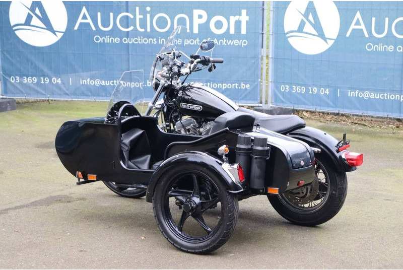 Harley-Davidson Sporster XL883 - Motocykel: obrázok 3 Harley-Davidson Sporster XL883 - Motocykel: obrázok 3