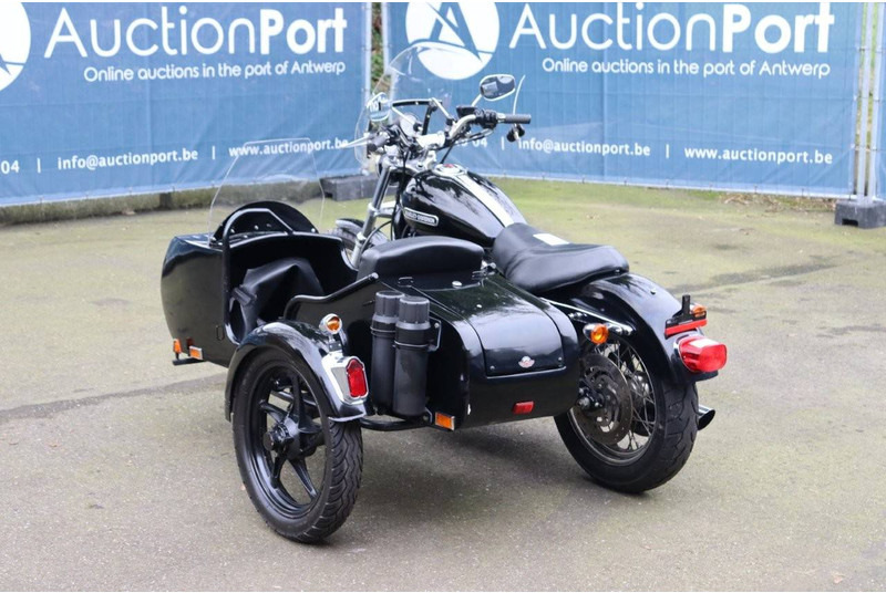 Harley-Davidson Sporster XL883 - Motocykel: obrázok 4 Harley-Davidson Sporster XL883 - Motocykel: obrázok 4