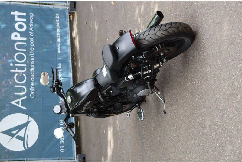 Harley-Davidson Sportster 883 - Motocykel: obrázok 4 Harley-Davidson Sportster 883 - Motocykel: obrázok 4