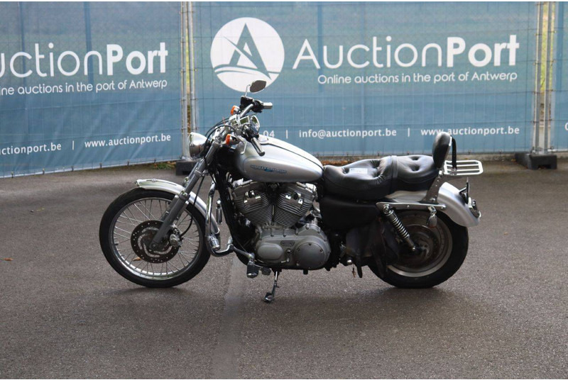 Harley-Davidson Sportster XL 883 - Motocykel: obrázok 2 Harley-Davidson Sportster XL 883 - Motocykel: obrázok 2