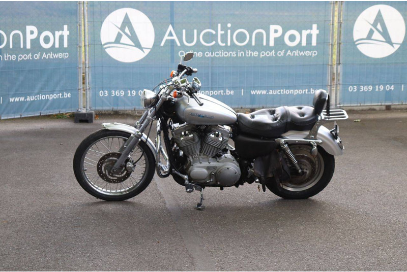 Harley-Davidson Sportster XL 883 - Motocykel: obrázok 1 Harley-Davidson Sportster XL 883 - Motocykel: obrázok 1